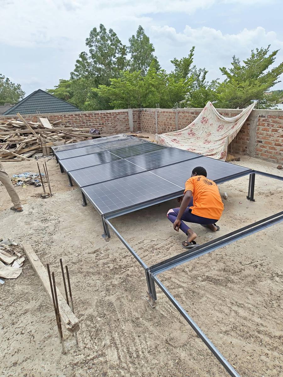 Pose au sol — Global Solar Electric, installation solaire N'Djaména